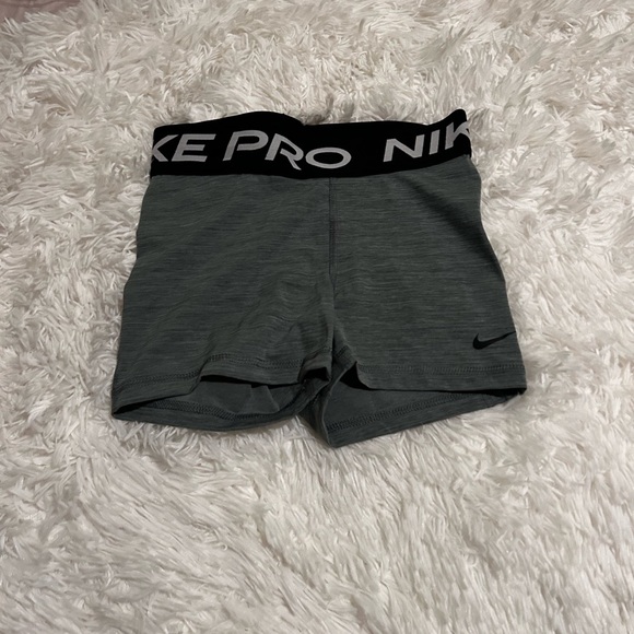 Nike pros - Picture 2 of 2